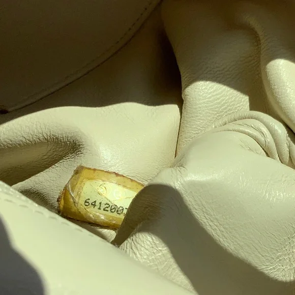 CHANEL PERFORATED KISS TOP CLOSURE BOW BLACK HANDBAG - Picture 8 of 14